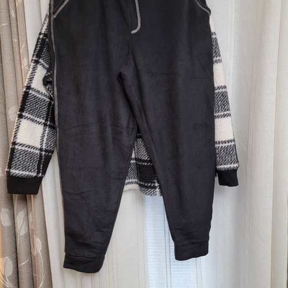 Koolaburra by Ugg Plaid Black and White Petite Medium Lounge Set - Picture 4 of 7